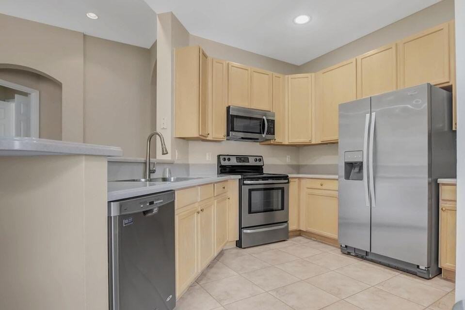 6731 Southport Dr - Photo 5 of 19