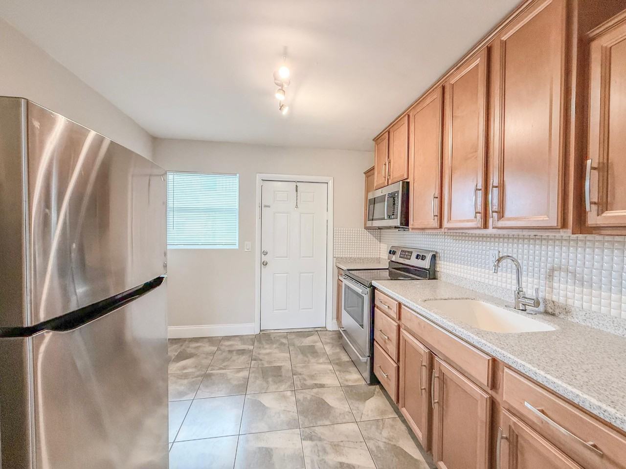 825 3rd St - Photo 3 of 12