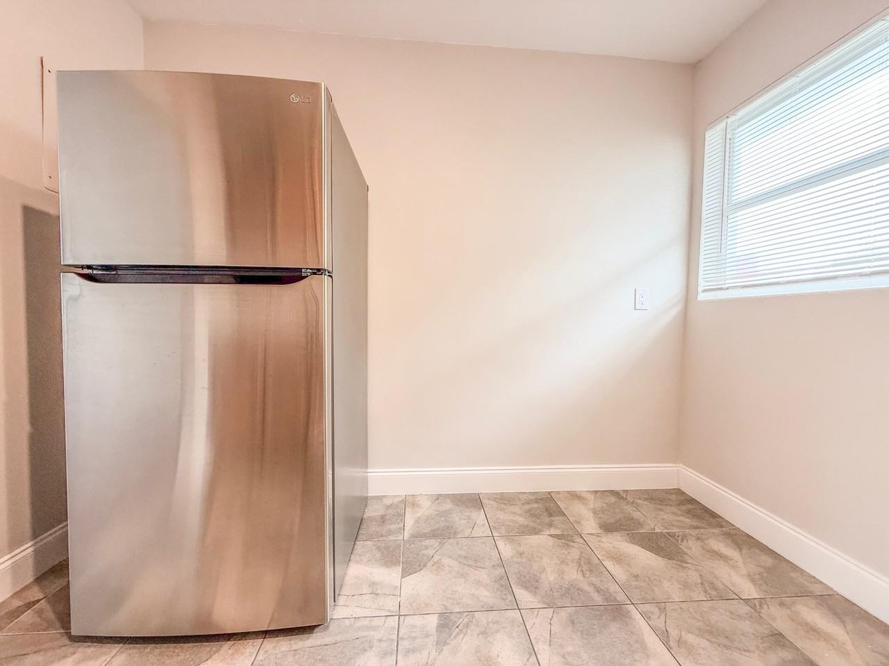 825 3rd St - Photo 5 of 12