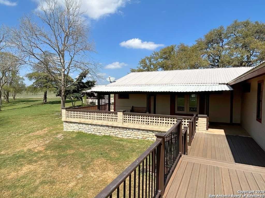 2056 Ranch Road 165 - Photo 7 of 11