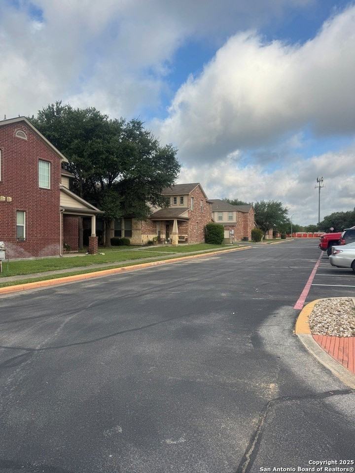 2553 Grayson Cir - Photo 2 of 32