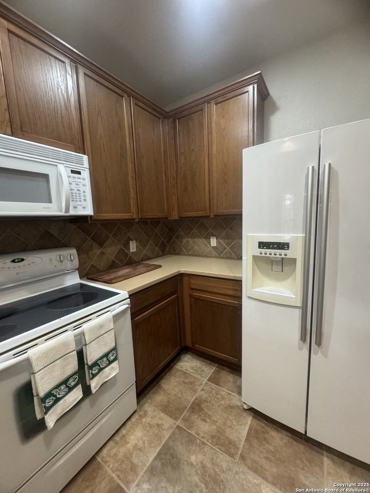 2553 Grayson Cir - Photo 6 of 32