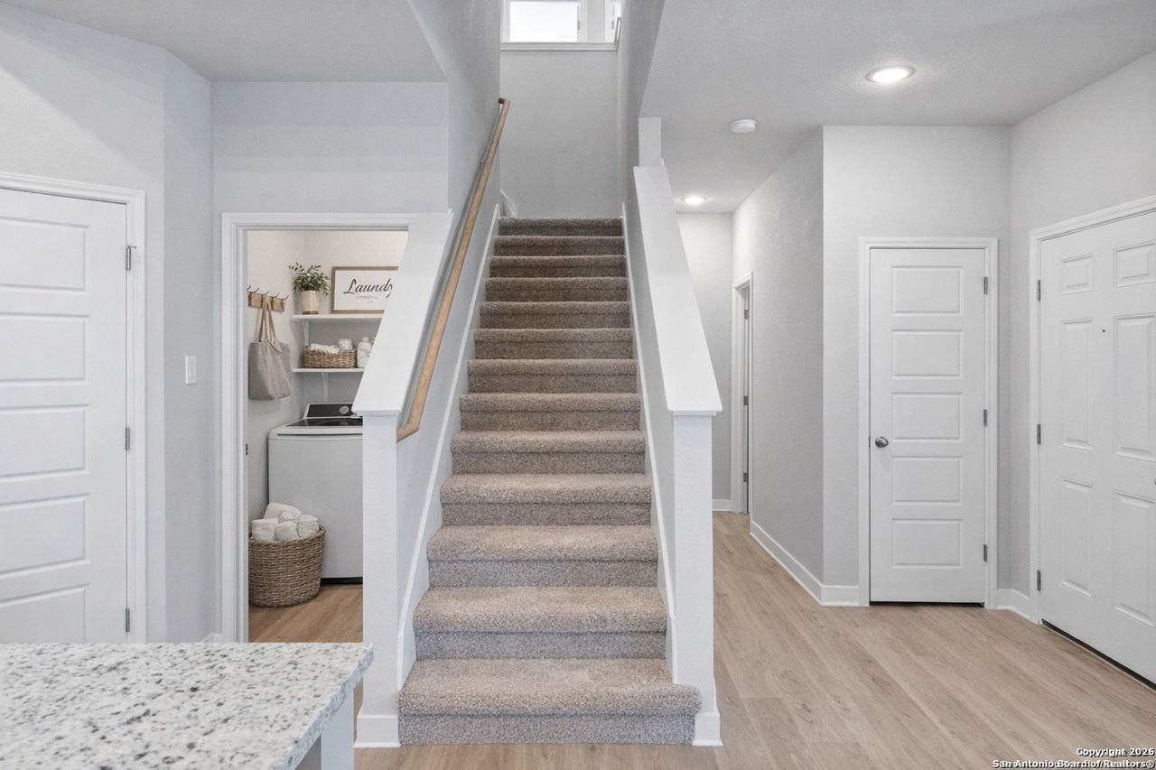 308 Nespral Dr - Photo 4 of 7