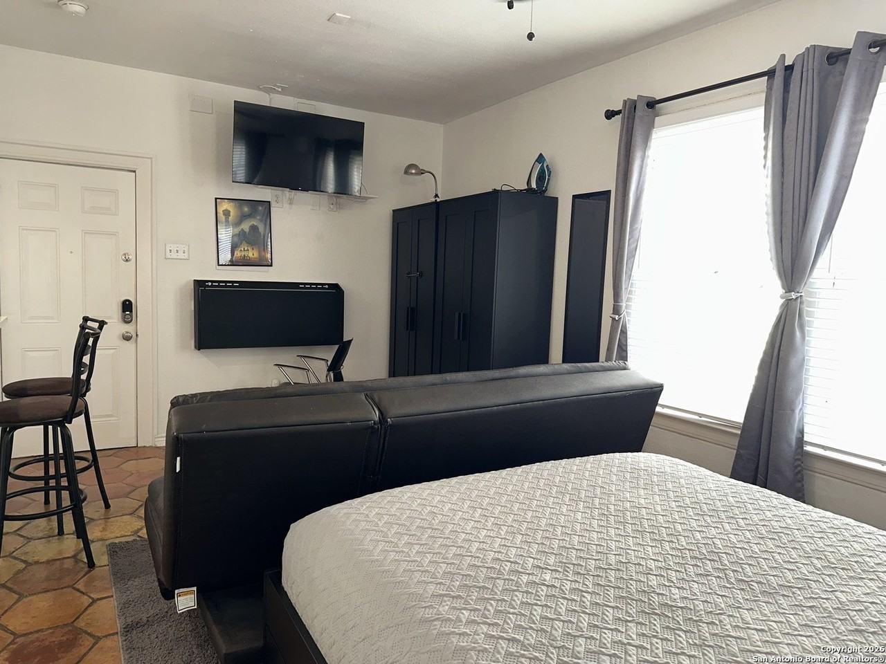 302 Madison Apt 4 #4 - Photo 2 of 18