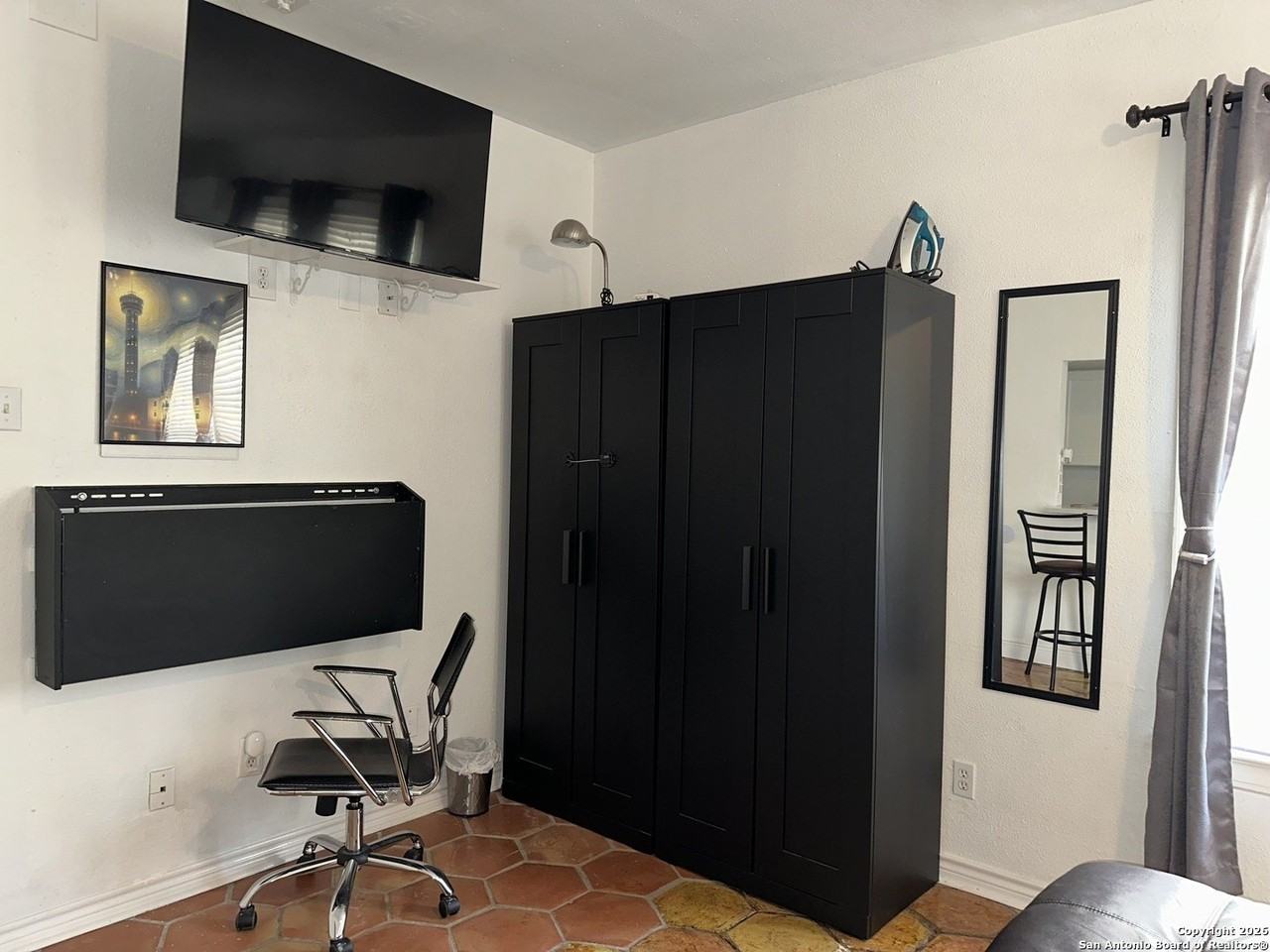 302 Madison Apt 4 #4 - Photo 3 of 18