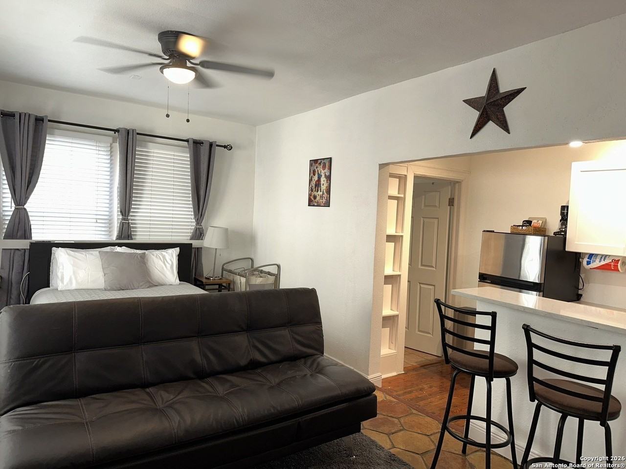 302 Madison Apt 4 #4 - Photo 5 of 18