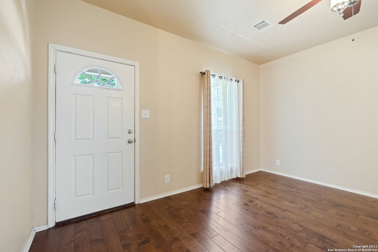 308 Rustic Trl - Photo 5 of 25