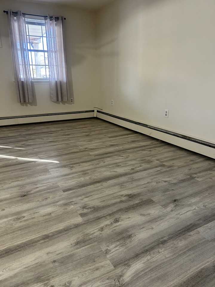 673 Overlys Grove Rd #1 - Photo 3 of 8