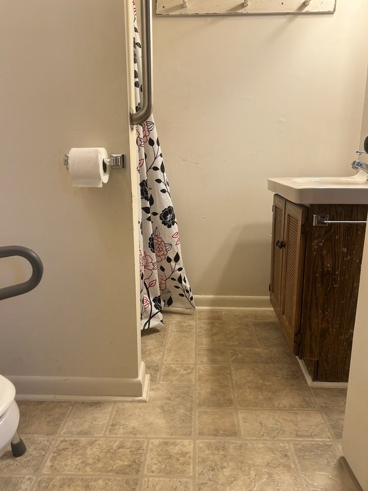 673 Overlys Grove Rd #1 - Photo 4 of 8