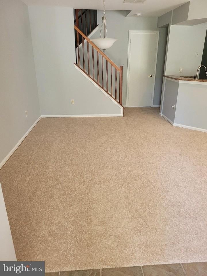 206 Oliphant Ln - Photo 3 of 18