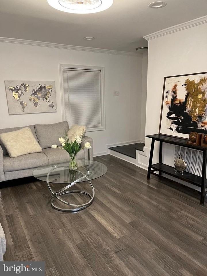 1077 S Edison St - Photo 7 of 25