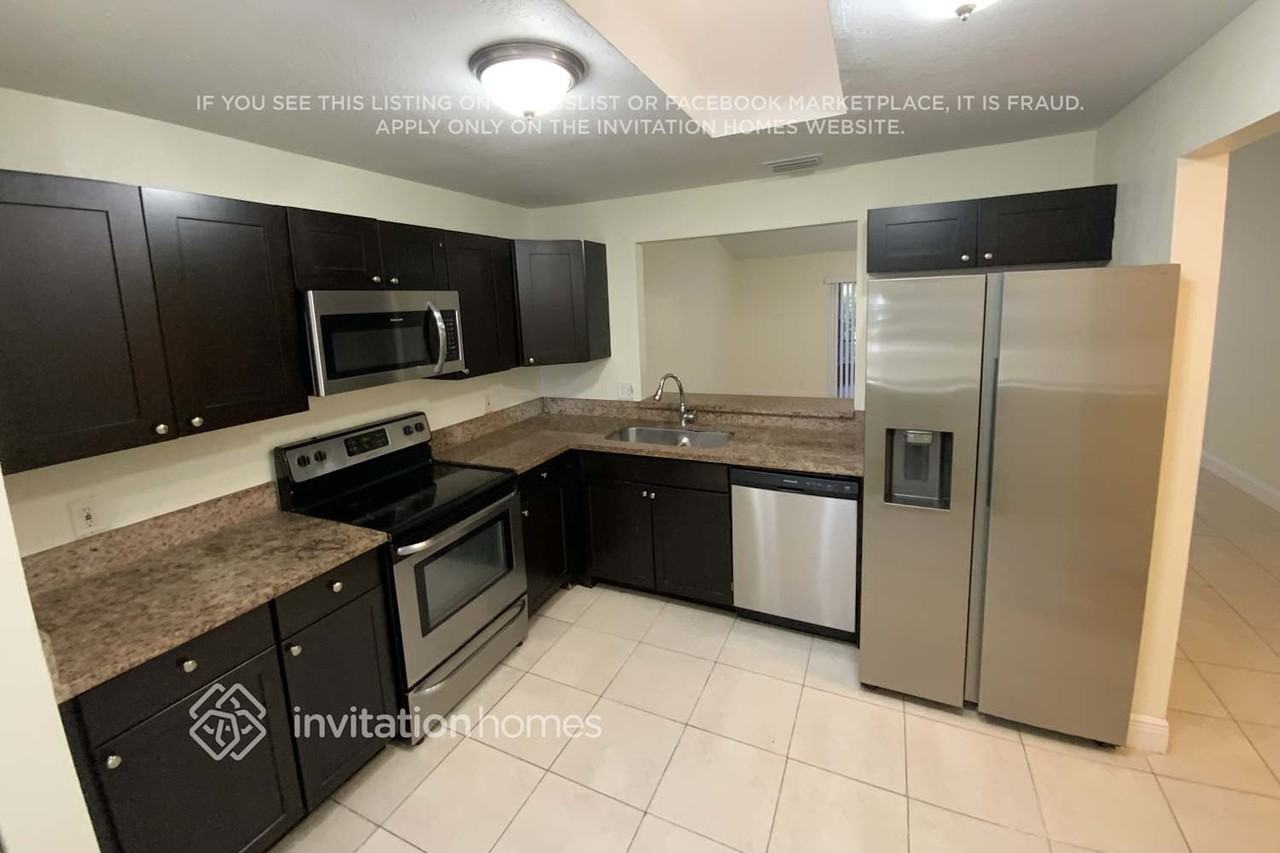 6104 Strawberry Lakes Cir - Photo 4 of 16