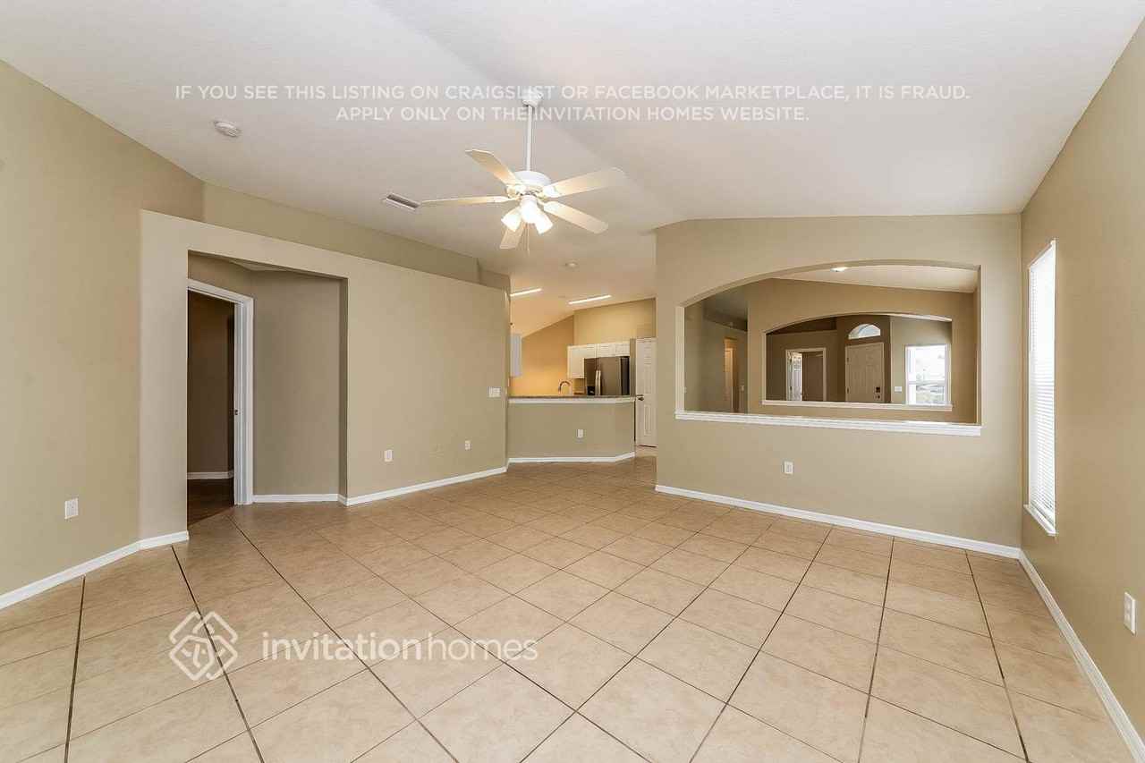 11801 Acorn Woods Ter - Photo 4 of 17
