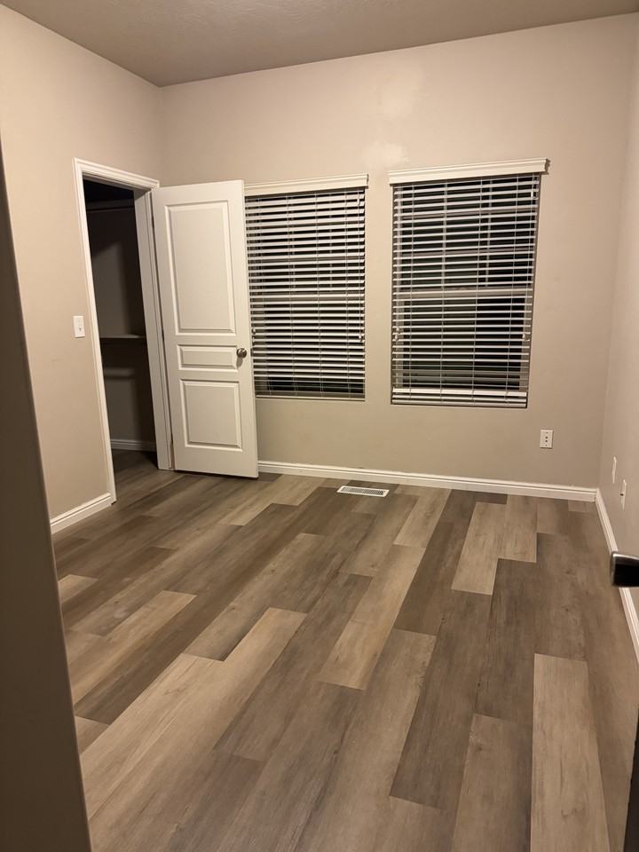 10208 S Petaluma Way - Photo 2 of 20