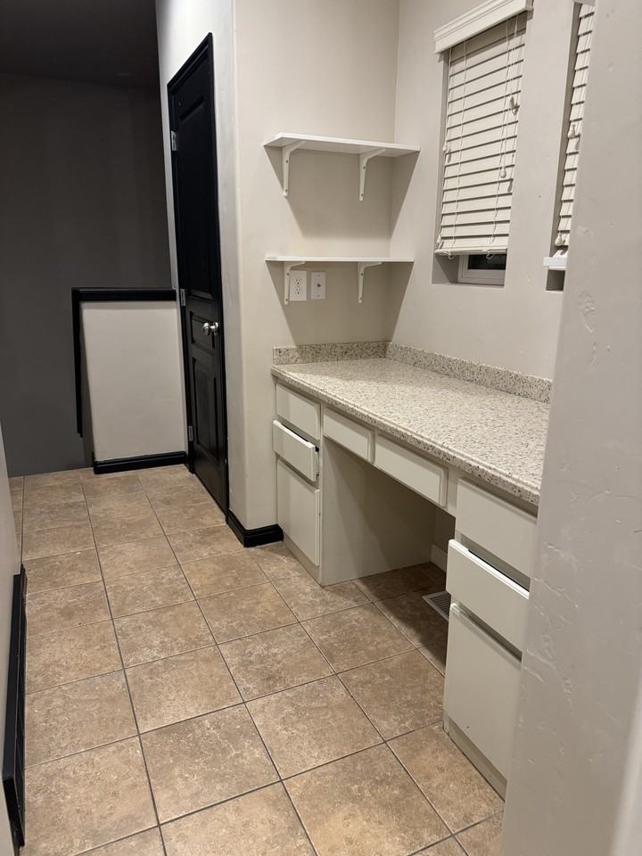 10208 S Petaluma Way - Photo 4 of 20