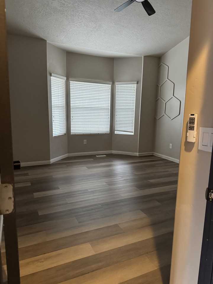 10208 S Petaluma Way - Photo 5 of 20