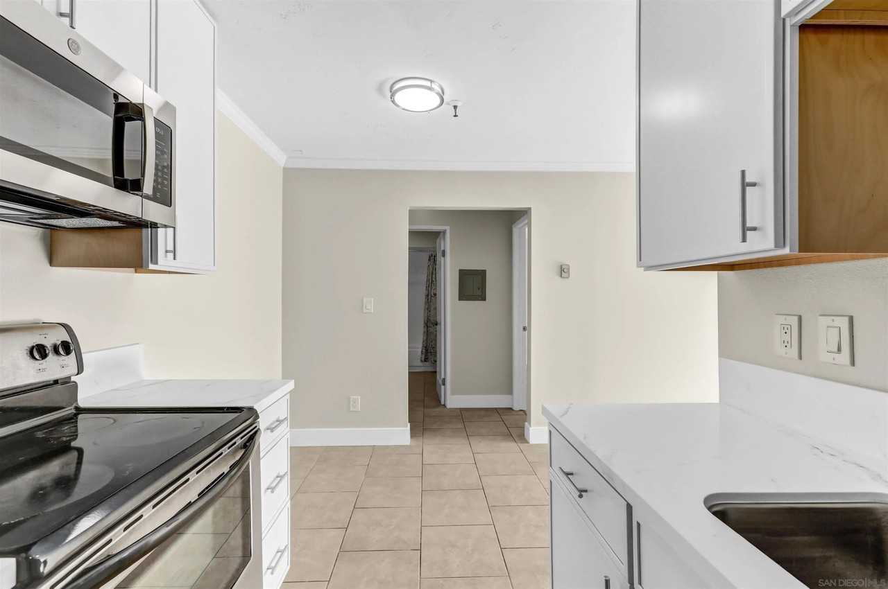 4730 Noyes St Apt 417 - Photo 4 of 20