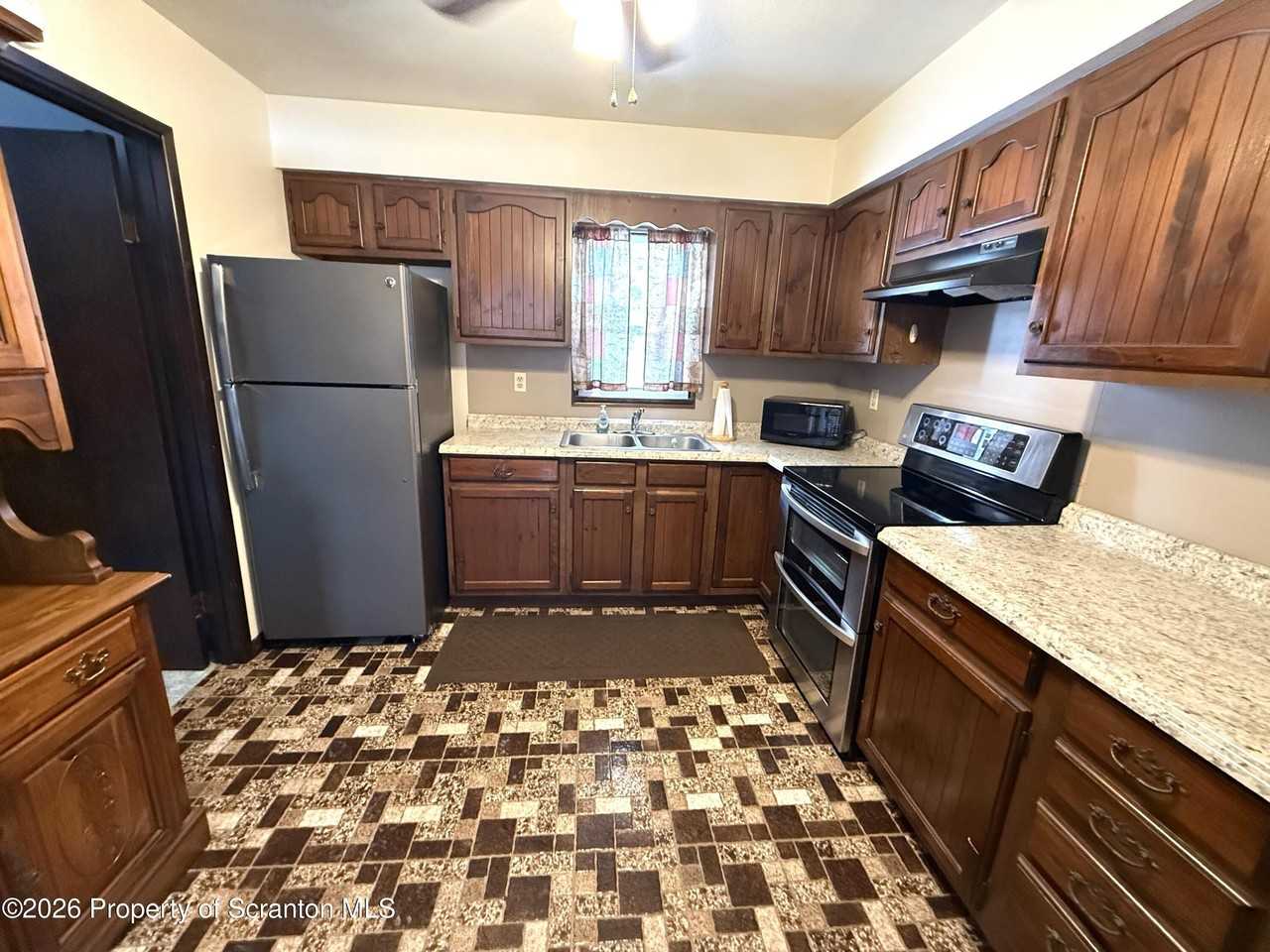 15 Glenn Ave Unit 1 - Photo 3 of 13