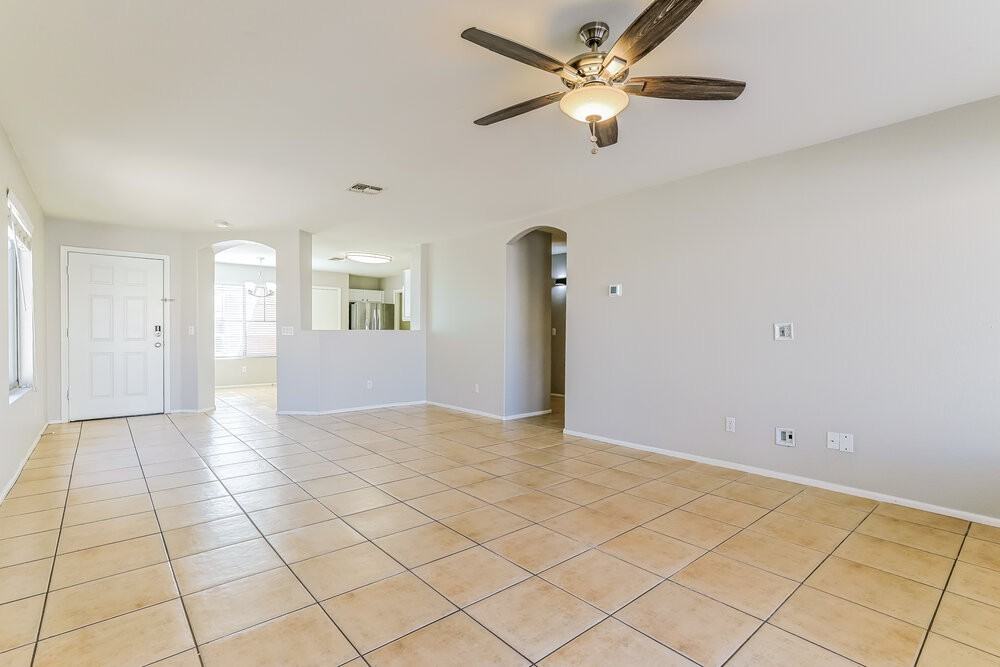 1110 E Vernoa St - Photo 4 of 16