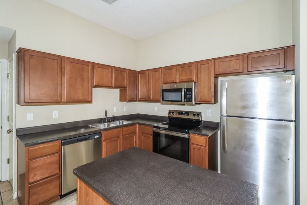 6804 Kamali Ave - Photo 7 of 16