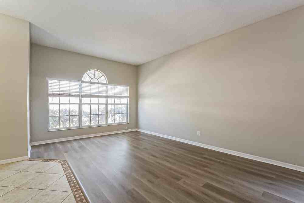 13761 Meadowpark Ave - Photo 3 of 16