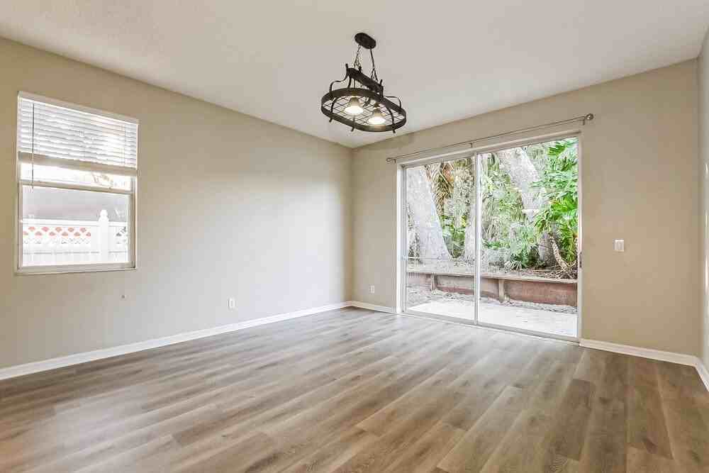 13761 Meadowpark Ave - Photo 7 of 16