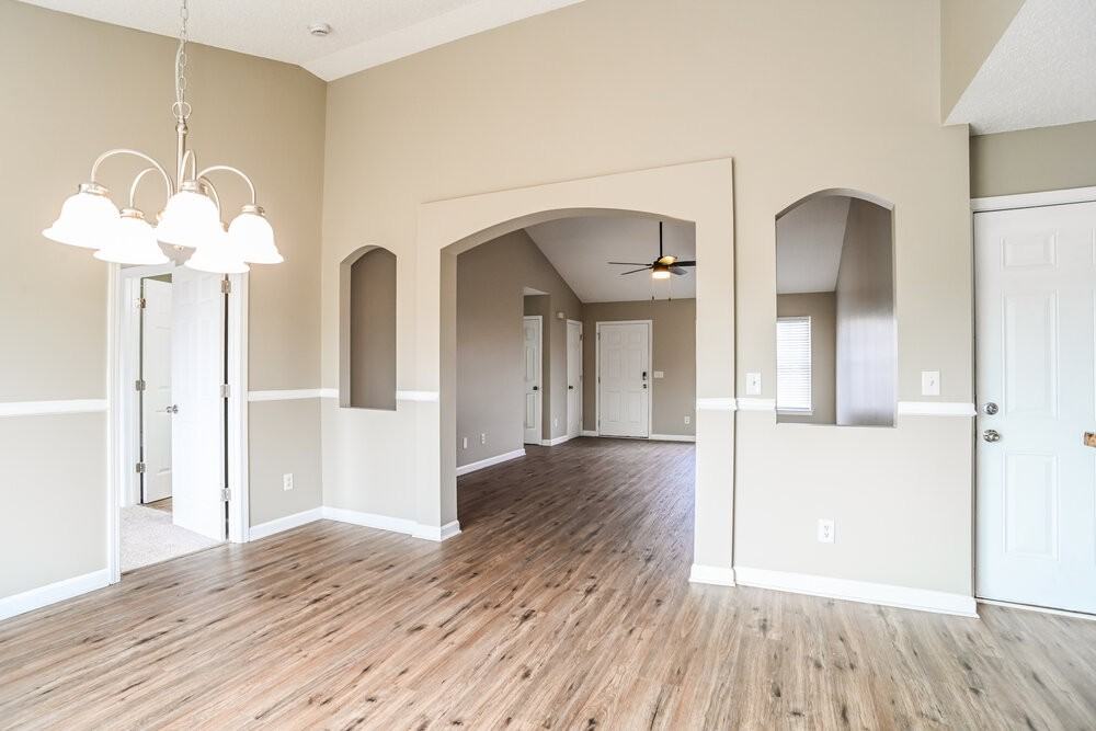 300 Glencroft Dr - Photo 6 of 16