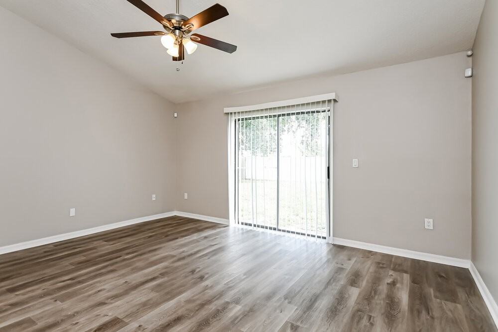 351 Montgomery Ct - Photo 4 of 16