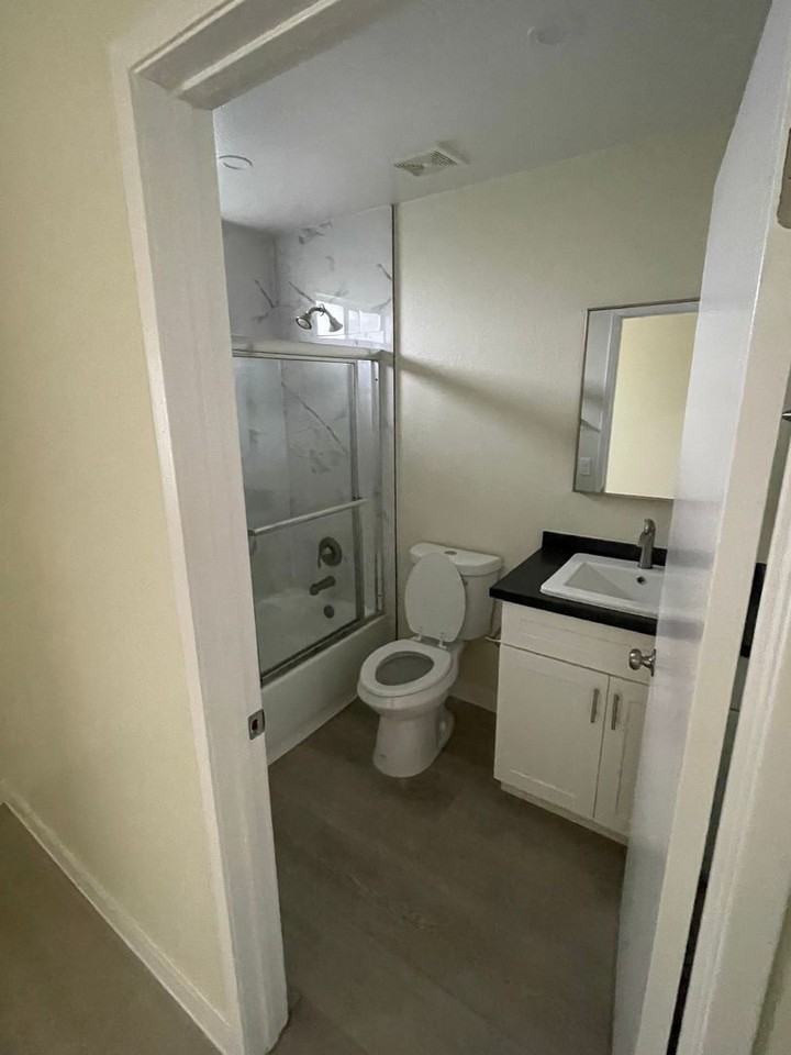 Las Palmas Apts - Photo 3 of 8