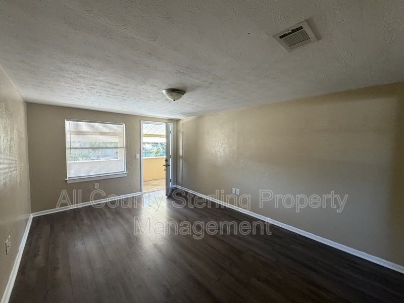 201 Se Beech St #204 - Photo 4 of 10