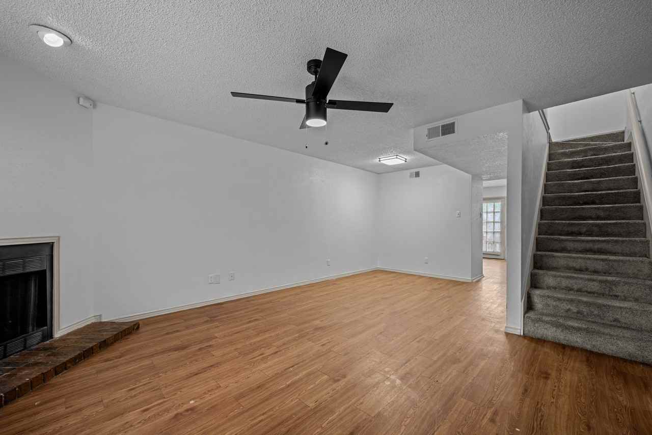 Little Creek Apartments – Your Ideal Home in Cedar Hill, TX! - Photo 3 of 12