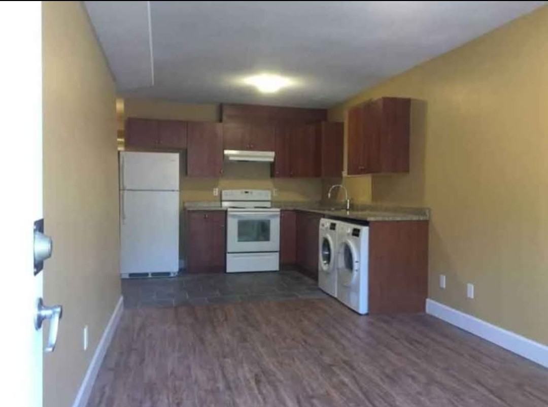 21555 91 Avenue - Photo 2 of 5