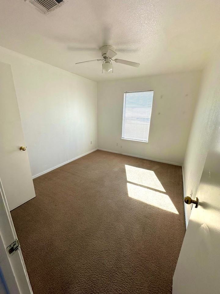 5704 Greengate Dr #D - Photo 7 of 8