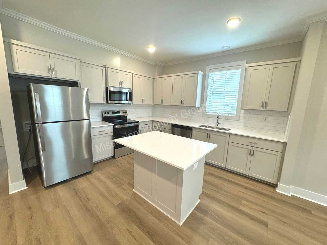 1205 Pleasant Drive - Photo 4 of 31