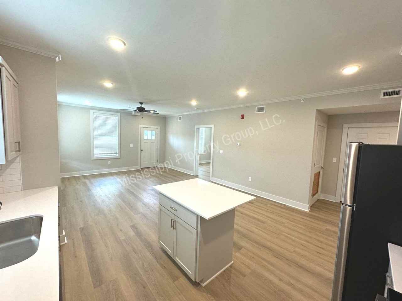 1205 Pleasant Drive - Photo 7 of 31