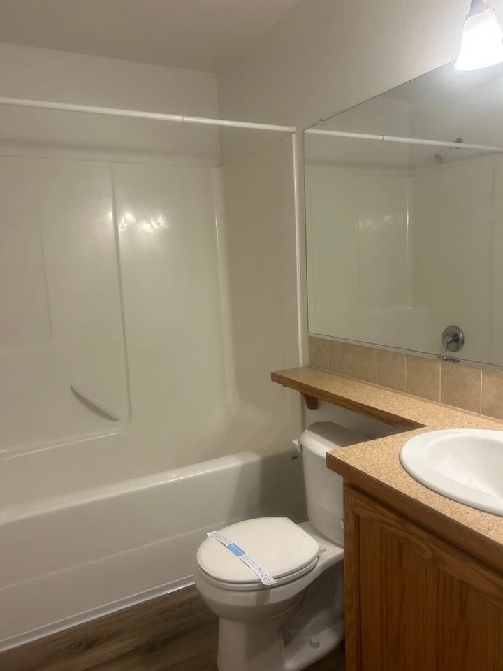 504 College St - Photo 7 of 13