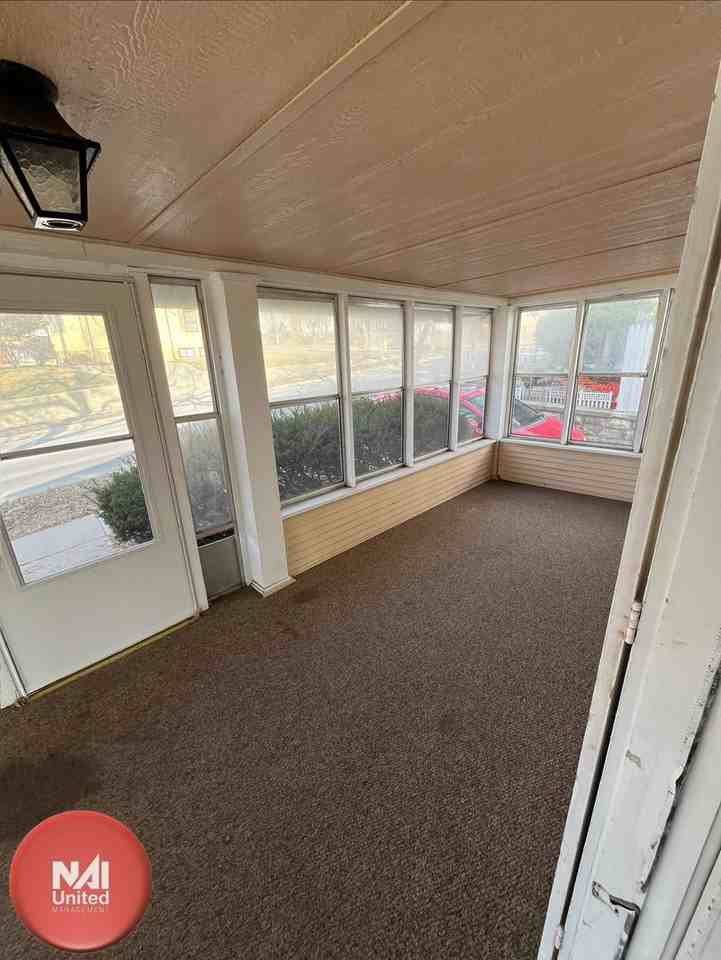 720 36th St - Photo 2 of 14