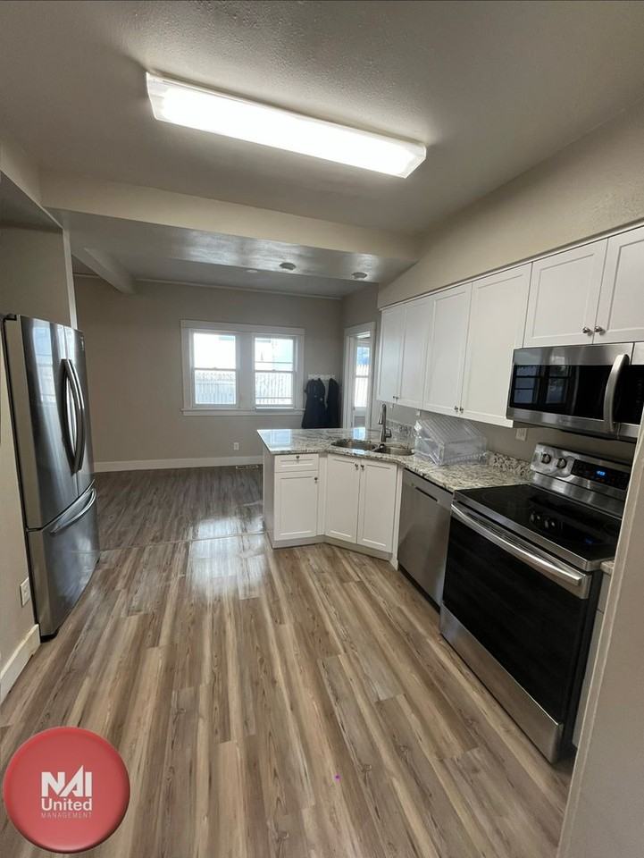 720 36th St - Photo 5 of 14