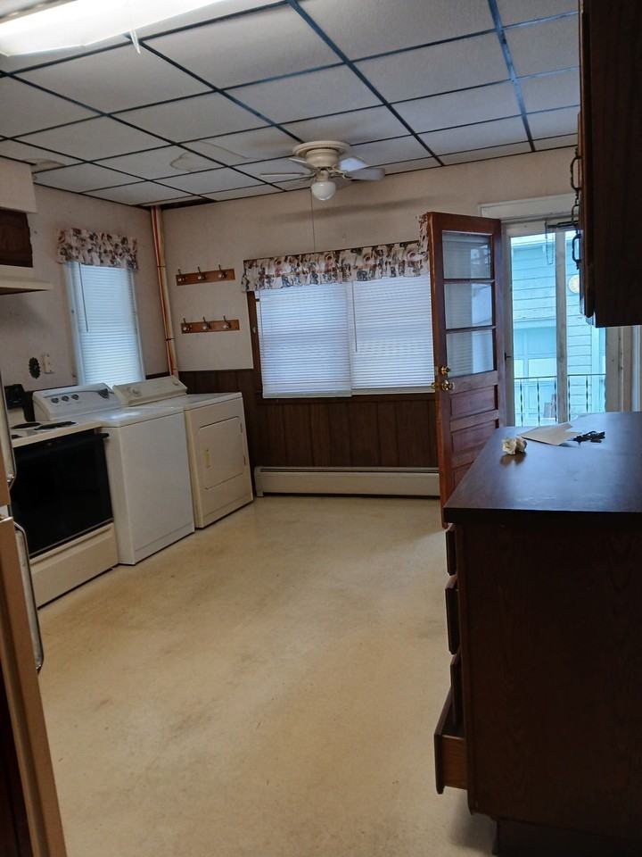 407 Sanders Ave - Photo 3 of 10