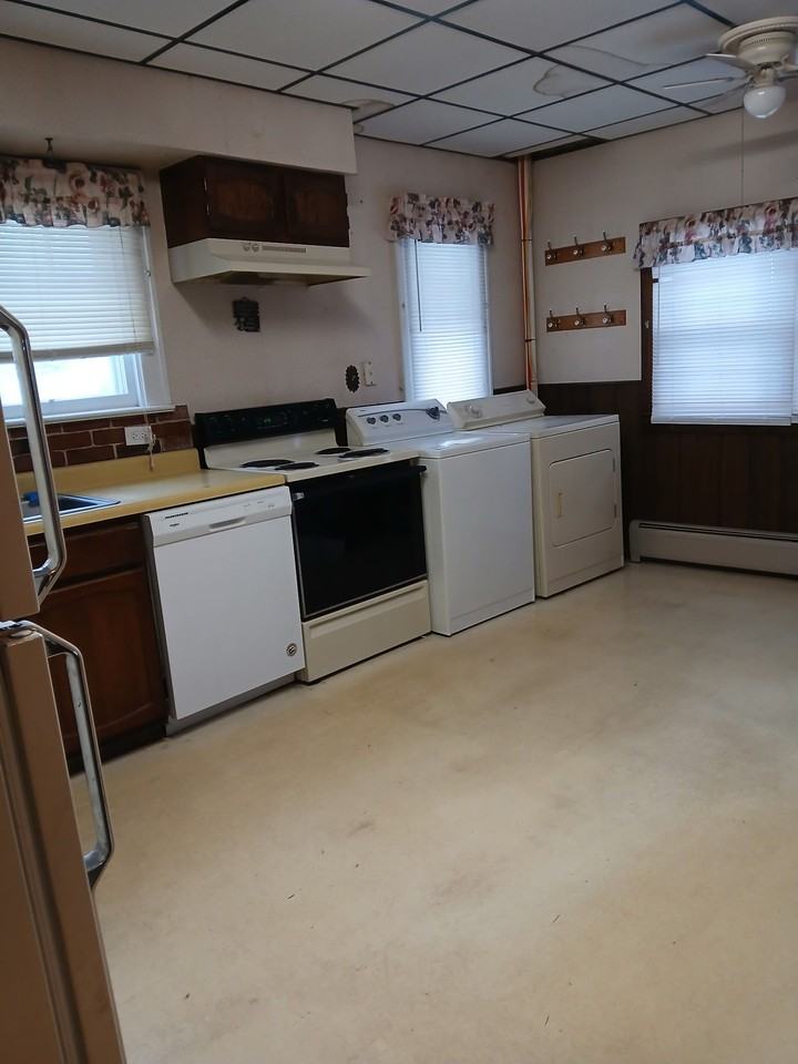 407 Sanders Ave - Photo 5 of 10