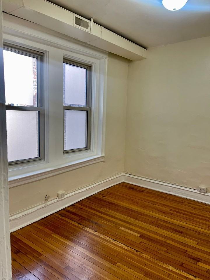 Stoneleigh Court Apartments - Photo 4 of 31