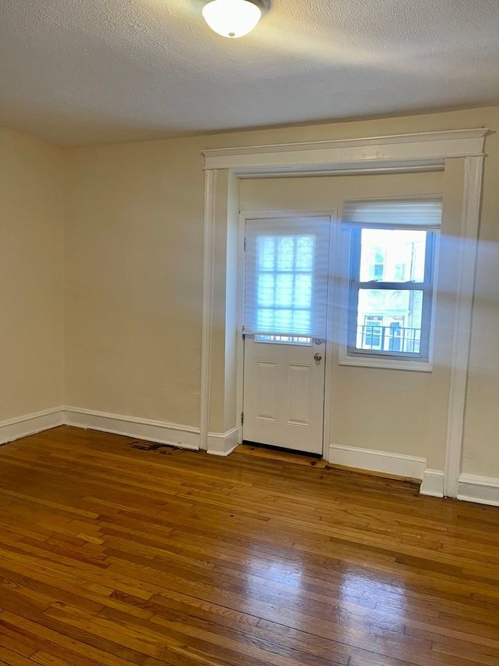 Stoneleigh Court Apartments - Photo 5 of 31