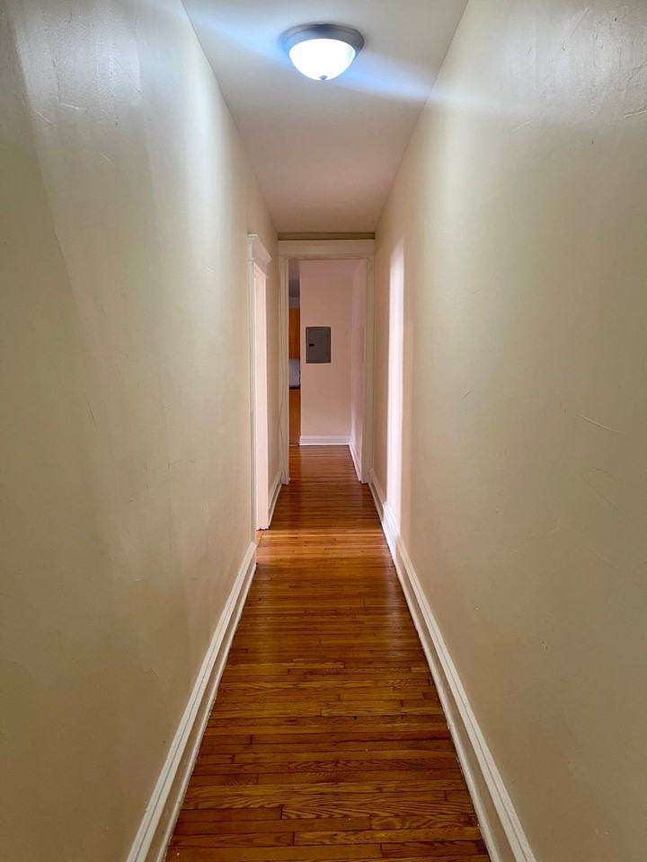 Stoneleigh Court Apartments - Photo 6 of 31