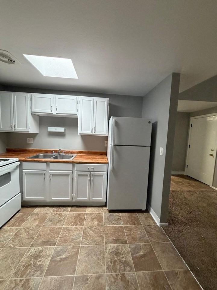 Central Park Apartments - Photo 3 of 41