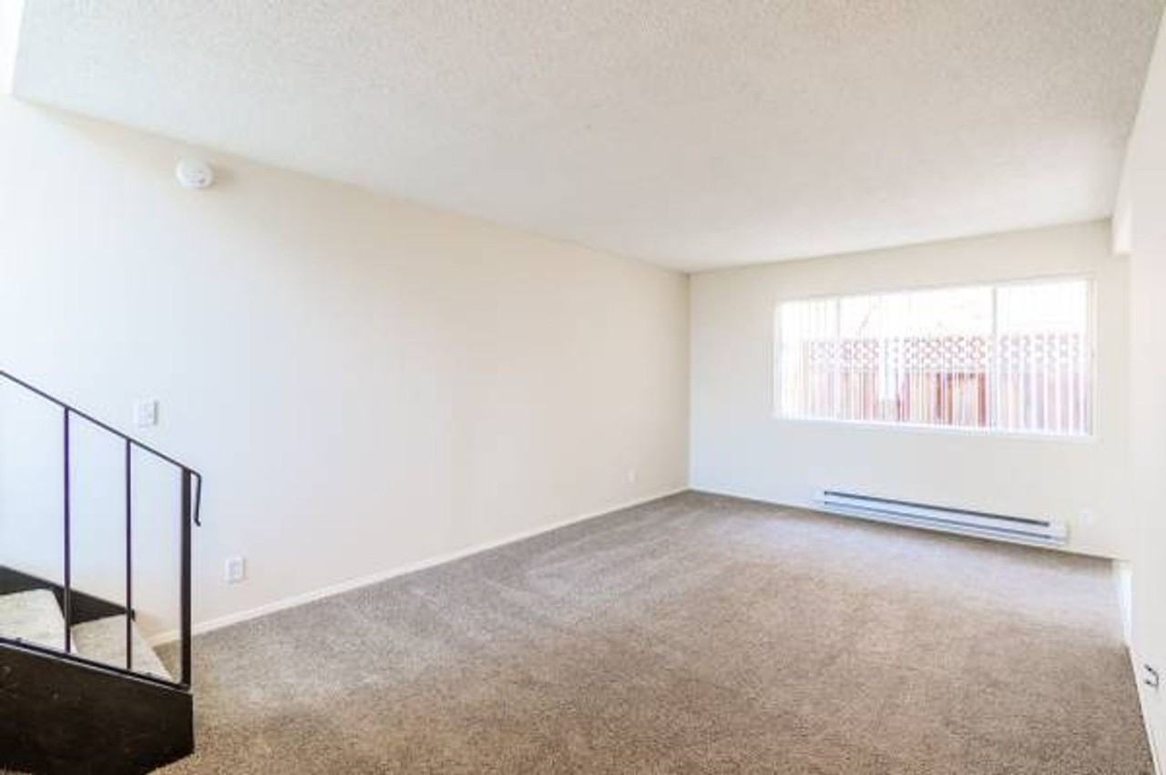 Menker Ave - Photo 4 of 12