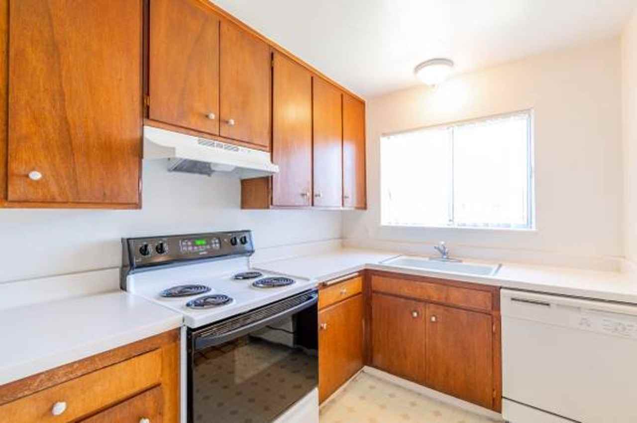 Menker Ave - Photo 6 of 12