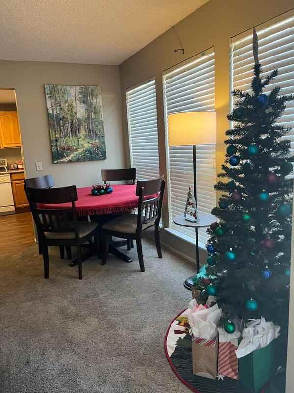 32 W 7th St - Photo 3 of 10