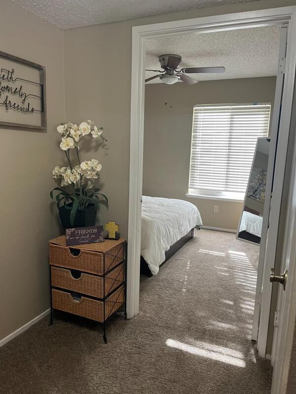 32 W 7th St - Photo 6 of 10