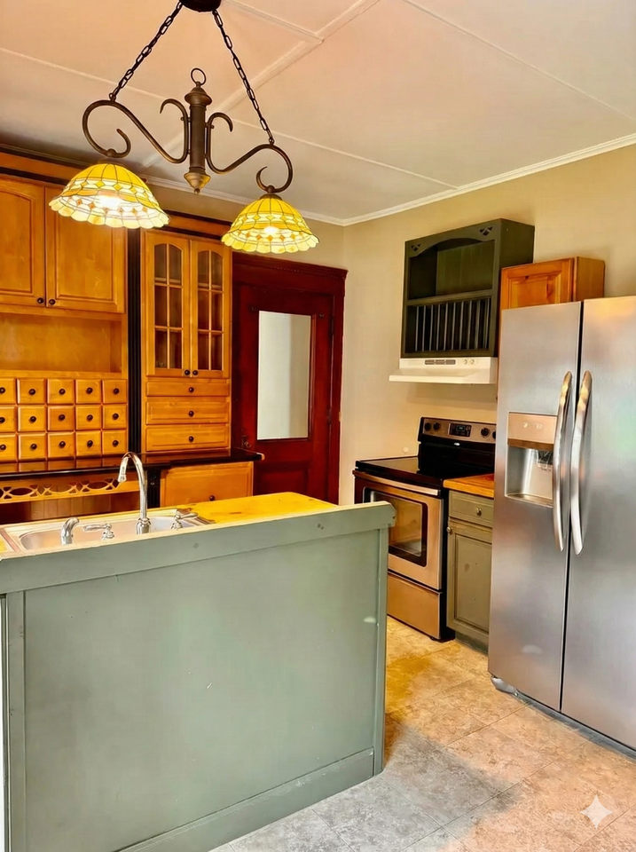 492 Glen St #1 - Photo 2 of 6