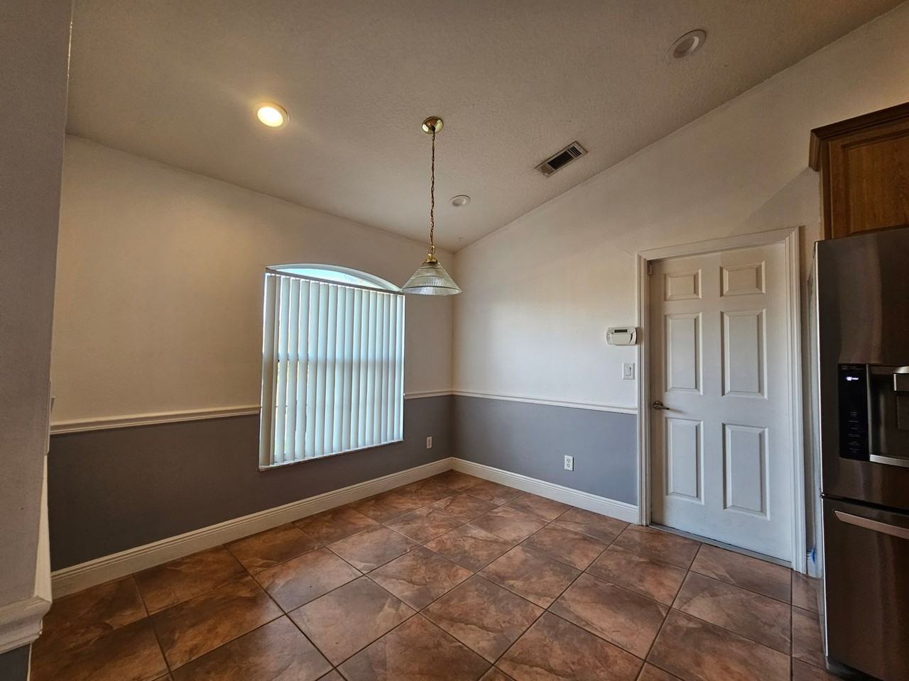 602 Brooke Ct - Photo 4 of 16